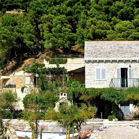 아파트 Perfect Beachfront Holiday Marusici (Split-Dalmatia)