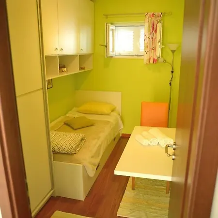 Perfect Beachfront Holiday * Marusici (Split-Dalmatia)