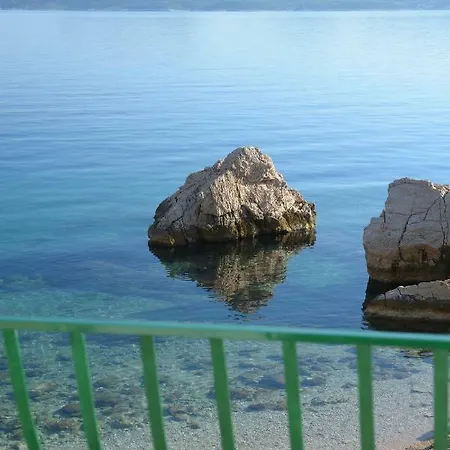 Perfect Beachfront Holiday * Marusici (Split-Dalmatia)